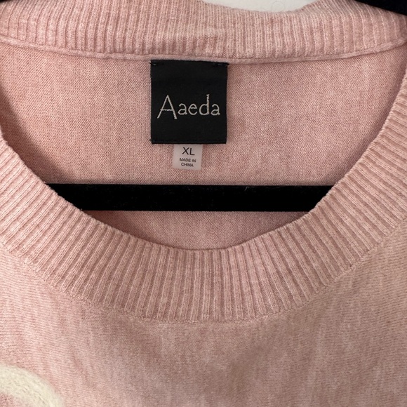 Aaeda Women’s XL Heart Sweater - Picture 2 of 4